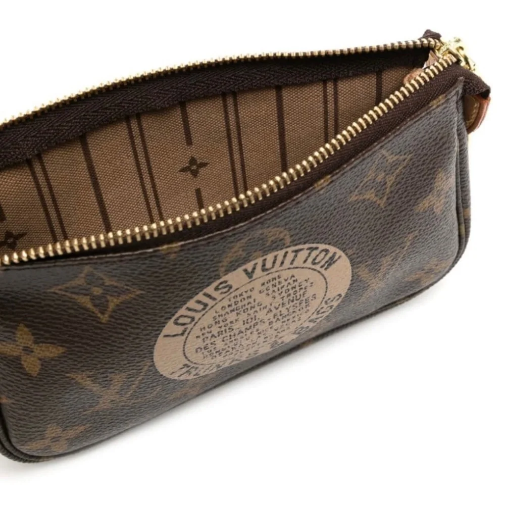 LOUIS VUITTON Monogram Trunk Illustration Pochette FL1037